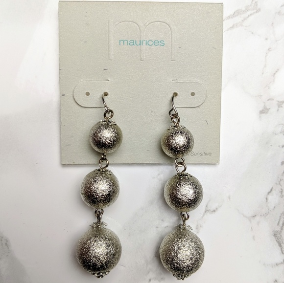 🌿 Silver Tone 3 Dangle Ornament Earrings - Picture 2 of 3